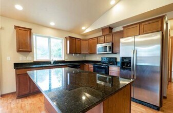 1385 Bayview Ct in Blaine, WA - Building Photo - Building Photo