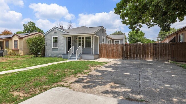 2233 Texas Ave in San Antonio, TX - Building Photo - Building Photo