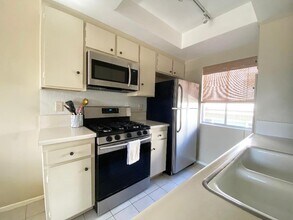 1951 Malcolm Ave, Unit 207 in Los Angeles, CA - Building Photo - Building Photo