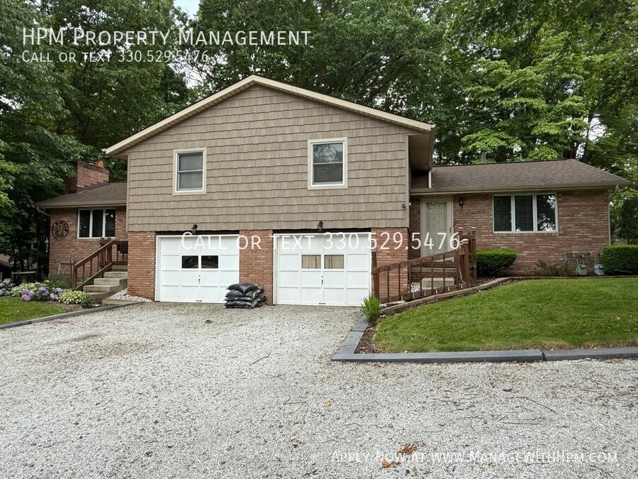 1208 Carnwise St SW in Canton, OH - Building Photo