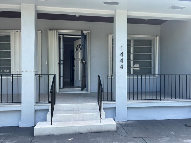 1444 NW 38th St in Miami, FL - Building Photo - Building Photo