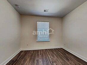 311 W Cartess in Moncks Corner, SC - Foto de edificio - Building Photo