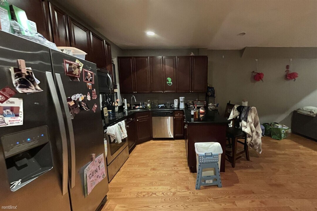 1735 W Diamond St Photo