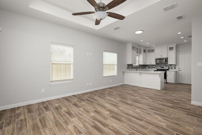 727 Olivarez St in Weslaco, TX - Building Photo - Building Photo