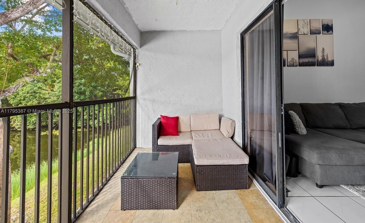 3868 Carambola Cir N in Coconut Creek, FL - Building Photo