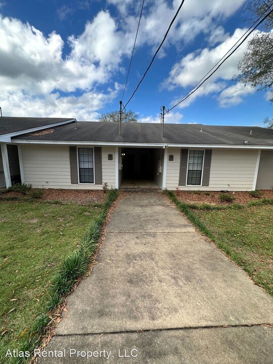 125 Cedar Ct in Wetumpka, AL - Foto de edificio