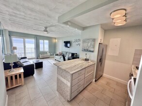 303 Atlantic Ave in Virginia Beach, VA - Building Photo - Building Photo