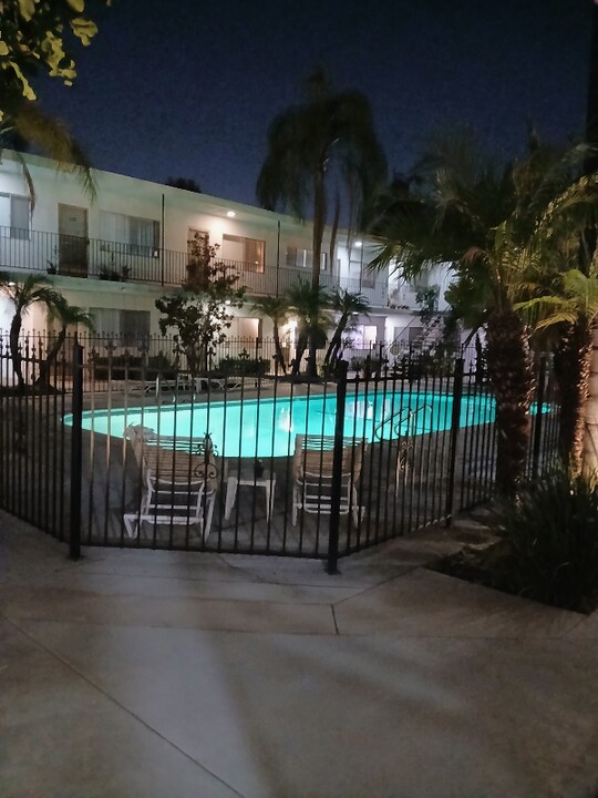 820 S Rosemead Blvd in Pasadena, CA - Building Photo
