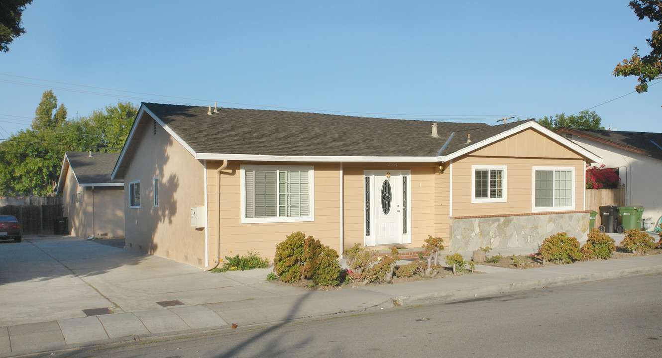 2590 Bowers Ave in Santa Clara, CA - Building Photo