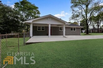 500 Norton Cir SE in Smyrna, GA - Foto de edificio - Building Photo