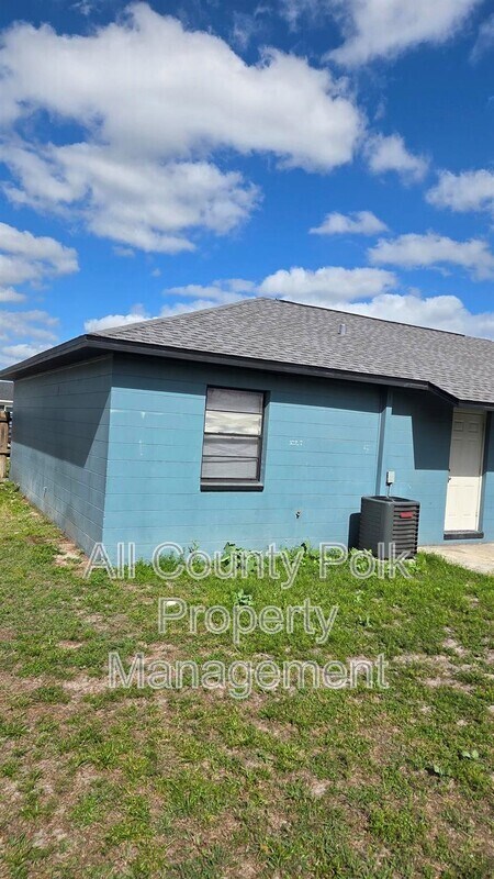 1516 Moonlite Dr in Lakeland, FL - Building Photo - Building Photo