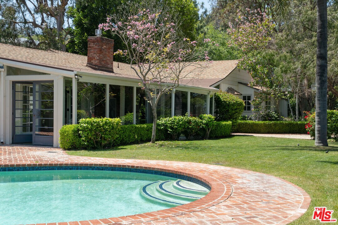 7321 Woodrow Wilson Dr in Los Angeles, CA - Building Photo