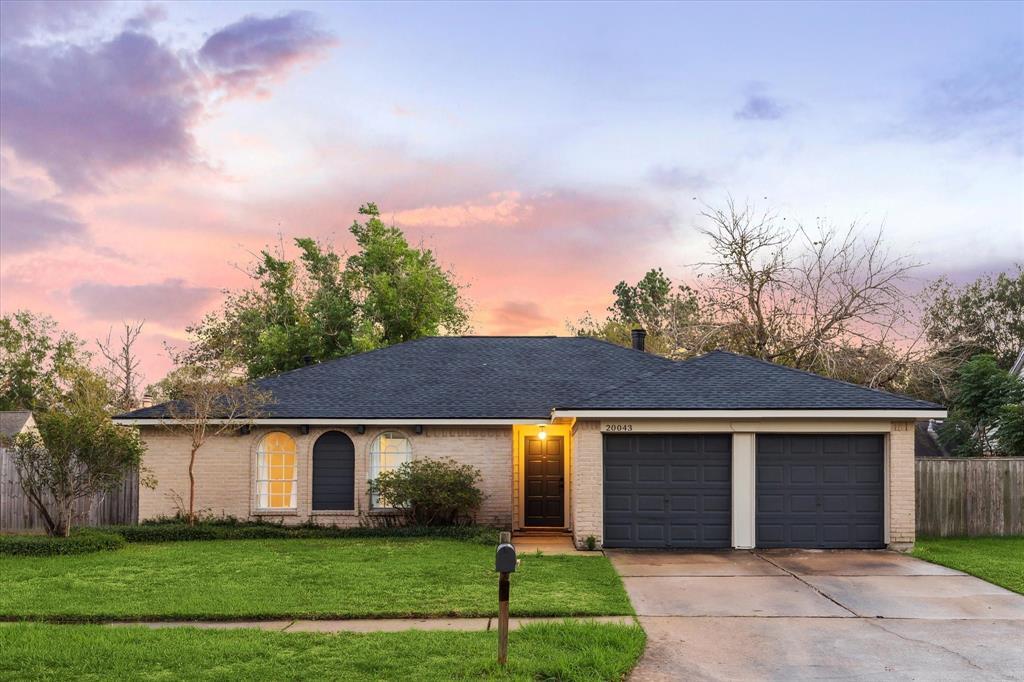 20043 Fort Stanton Dr in Katy, TX - Foto de edificio