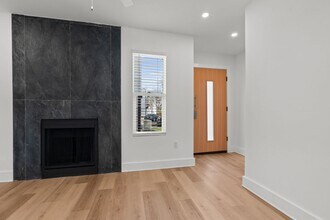 Raintree Luxury Apartments in Austin, TX - Foto de edificio - Building Photo