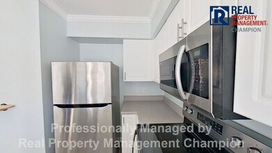 501 Angelfish Ln in Wilmington, NC - Building Photo - Building Photo