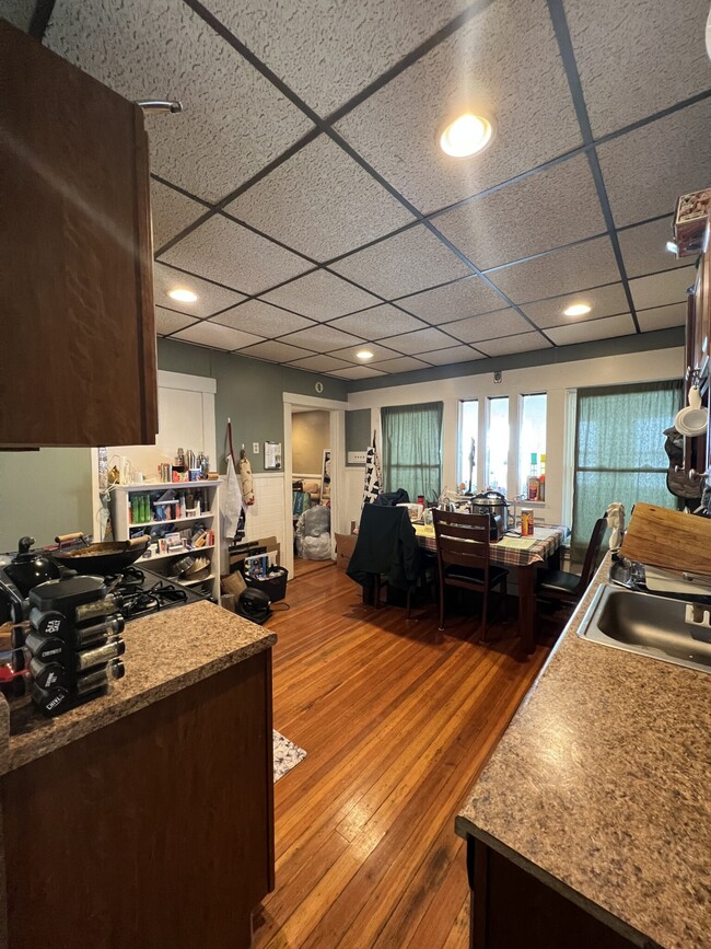 361 Beacon St, Unit 2 in Somerville, MA - Building Photo - Building Photo