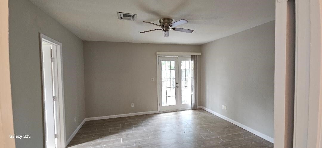 4102 California Ave in Dickinson, TX - Foto de edificio