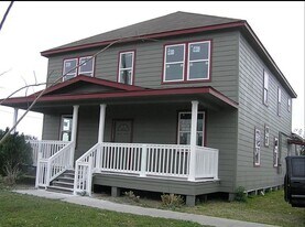 110 Carolyn St in La Marque, TX - Building Photo