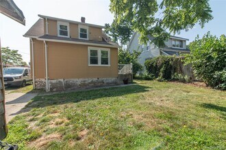 47 Henry St in Kings Park, NY - Building Photo - Building Photo