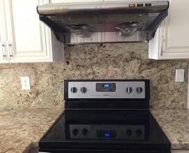 5875 Doverwood Dr, Unit 305 in Culver City, CA - Foto de edificio - Building Photo