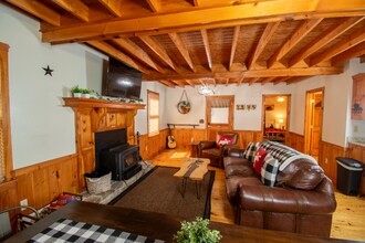 328 Sharp Top Cir in Blairsville, GA - Building Photo - Building Photo