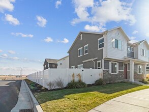 3231 S Burkhill Ln in Syracuse, UT - Building Photo - Building Photo