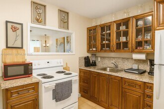 504 SW 10th St in Hallandale Beach, FL - Building Photo - Building Photo