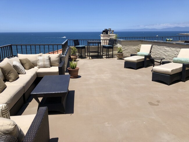 555 Esplanade, Unit 517 in Redondo Beach, CA - Foto de edificio - Building Photo