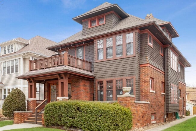 property at 3822-3824-3824 N Maryland Ave