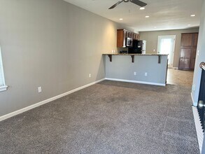 8221 SE Maple Ct in Blue Springs, MO - Building Photo - Building Photo