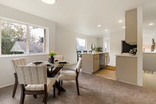 2103 W Xenia Ln, Unit 2103 in Bellingham, WA - Building Photo