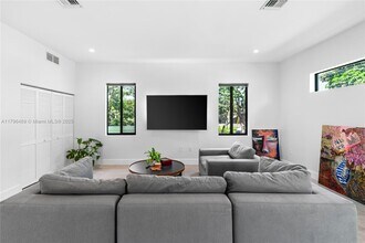 808 NW 5th Terrace in Hallandale Beach, FL - Building Photo - Building Photo