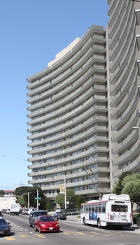 Fontana West Apartment in San Francisco, CA - Foto de edificio - Building Photo