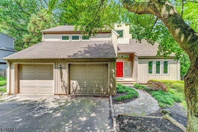 property at 33 Highmount Ave