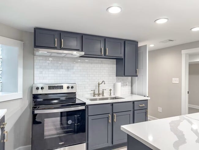 1536 N Hamlin Ave, Unit G