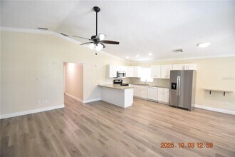718 Oak St SW in Ruskin, FL - Building Photo - Building Photo
