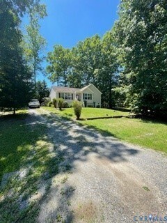 100 Hessian Dr in Ruther Glen, VA - Building Photo
