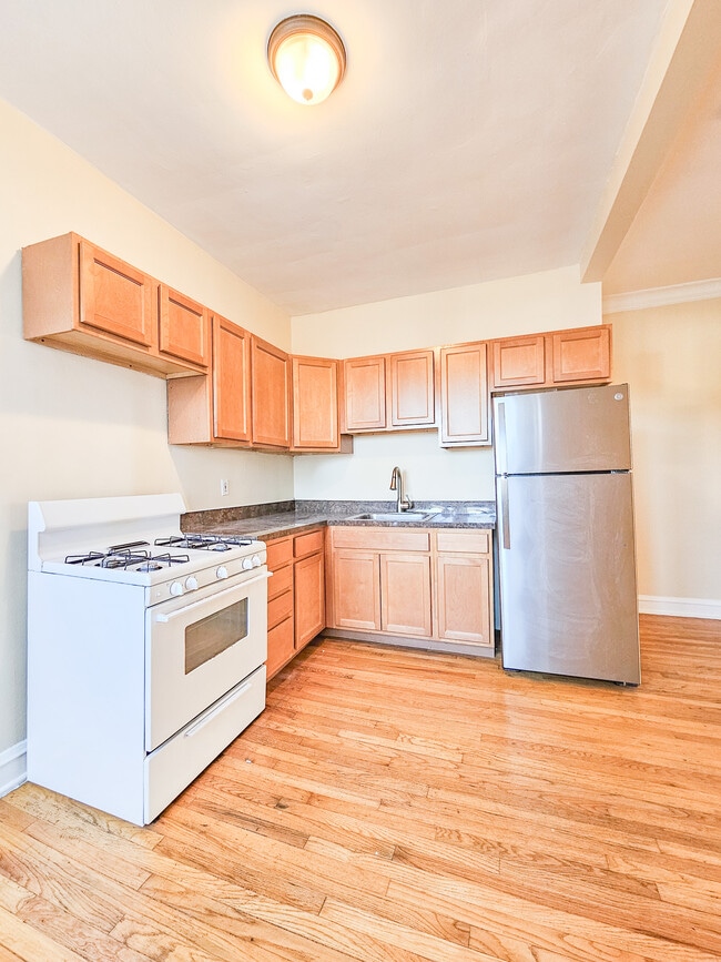 4719 W Belmont Ave, Unit #2N