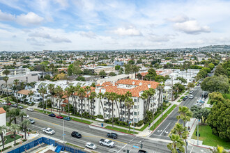 Park Regency Villa in Long Beach, CA - Building Photo - Building Photo