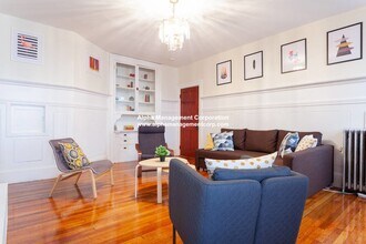 1247 Beacon St in Brookline, MA - Foto de edificio - Building Photo