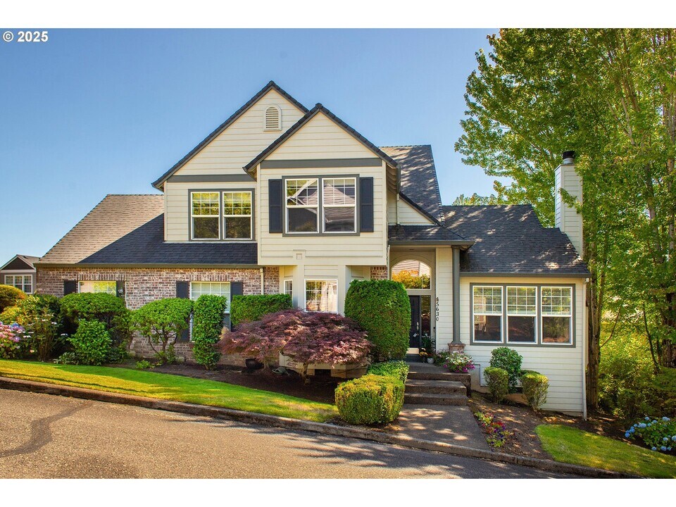 5630 SW Kruse Ridge Dr in Portland, OR - Building Photo