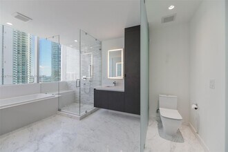 851 NE 1st Ave, Unit 2801 in Miami, FL - Building Photo - Building Photo