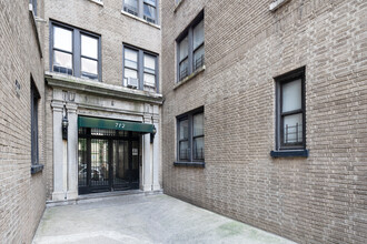 712 W 176th St in New York, NY - Building Photo - Building Photo