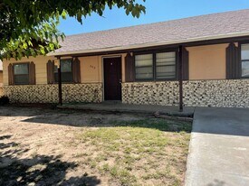 502 E La Paloma Ln in Roswell, NM - Building Photo