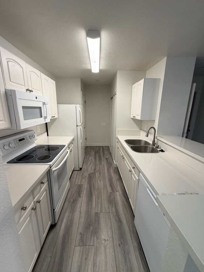 property at 2035 S Elm St