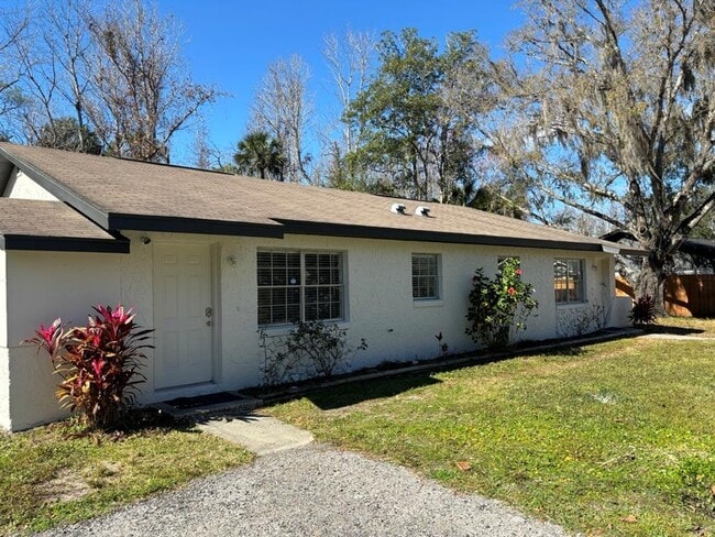 property at 450 N Elmwood Point