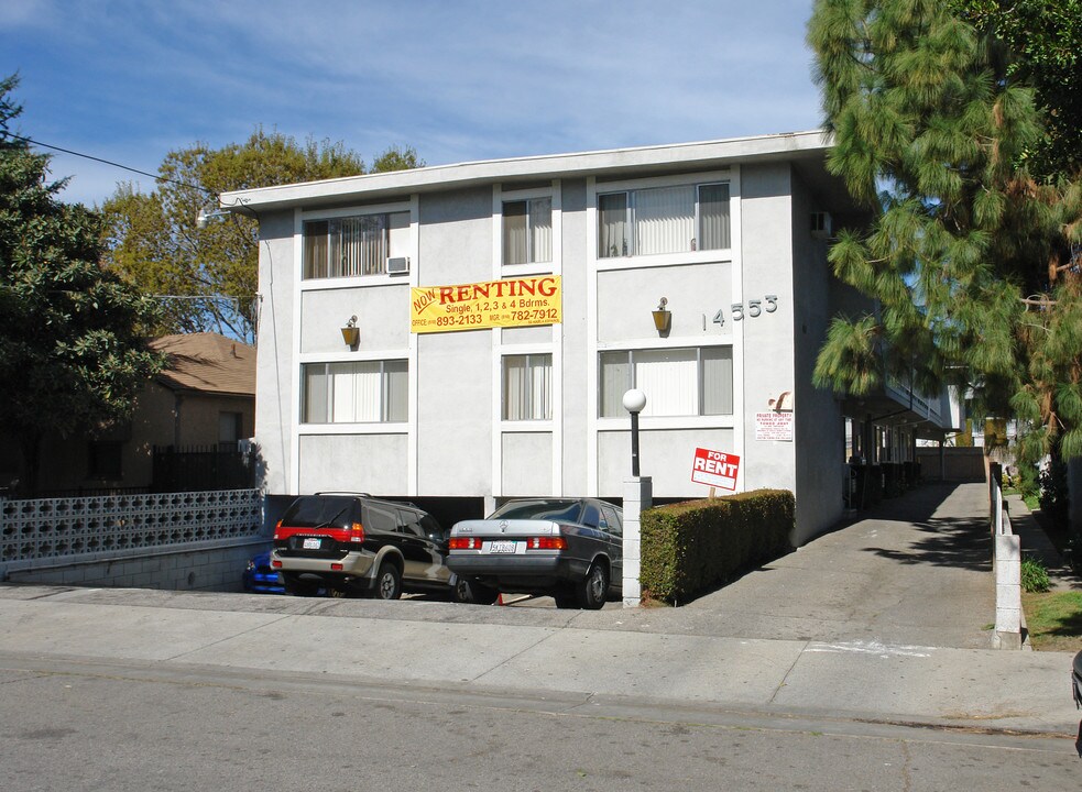 14553 Hartland St in Van Nuys, CA - Building Photo