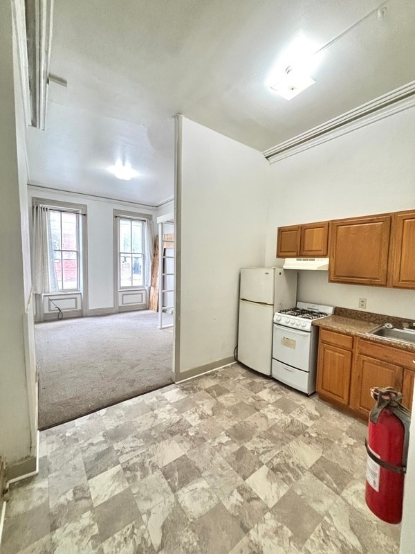 property at 156 E Walnut St