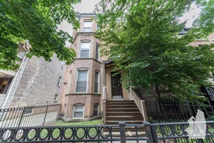 853 W Wellington Ave, Unit 1 in Chicago, IL - Building Photo