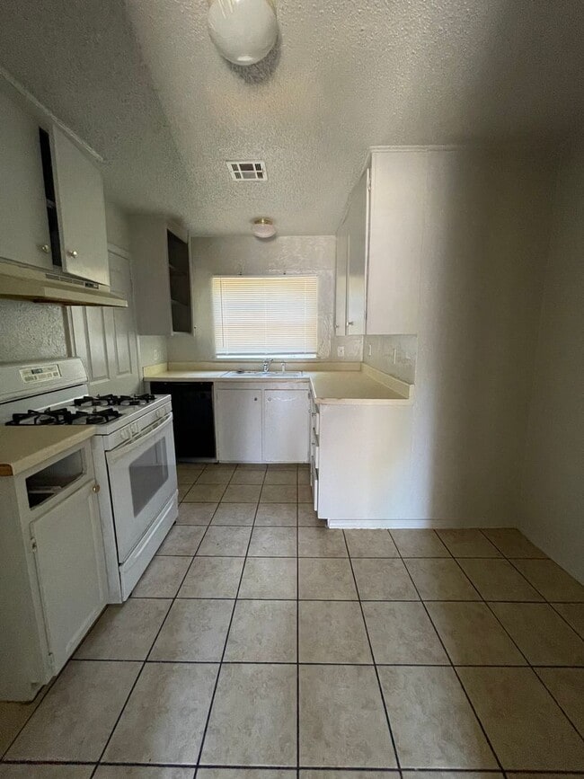 4257 E Young Pl in Tulsa, OK - Building Photo - Building Photo